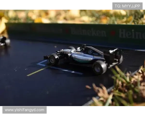 F1赛季最新动态：红牛团队稳居榜首，法拉利与梅赛德斯展开激烈角逐