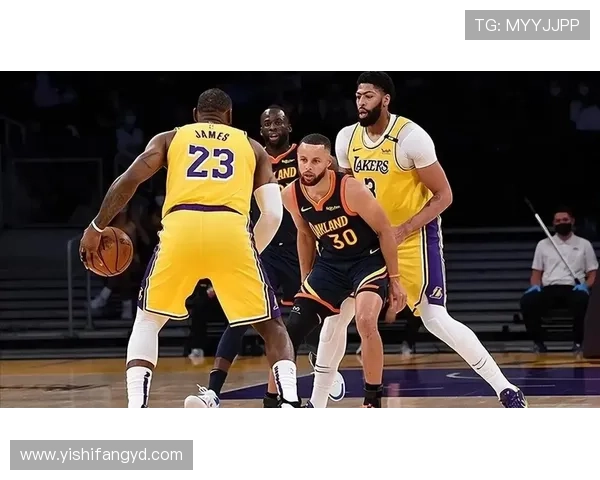 湖人勇士焦点战引爆联盟詹姆斯库里对决成赛季风向标关键之夜悬念拉满